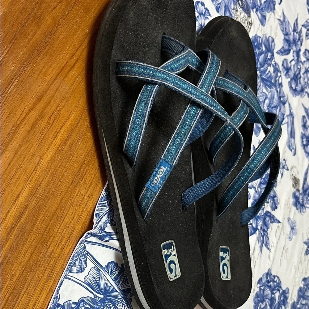 Teva Blue Flip Flop with Criss Cross Strap.Size 9